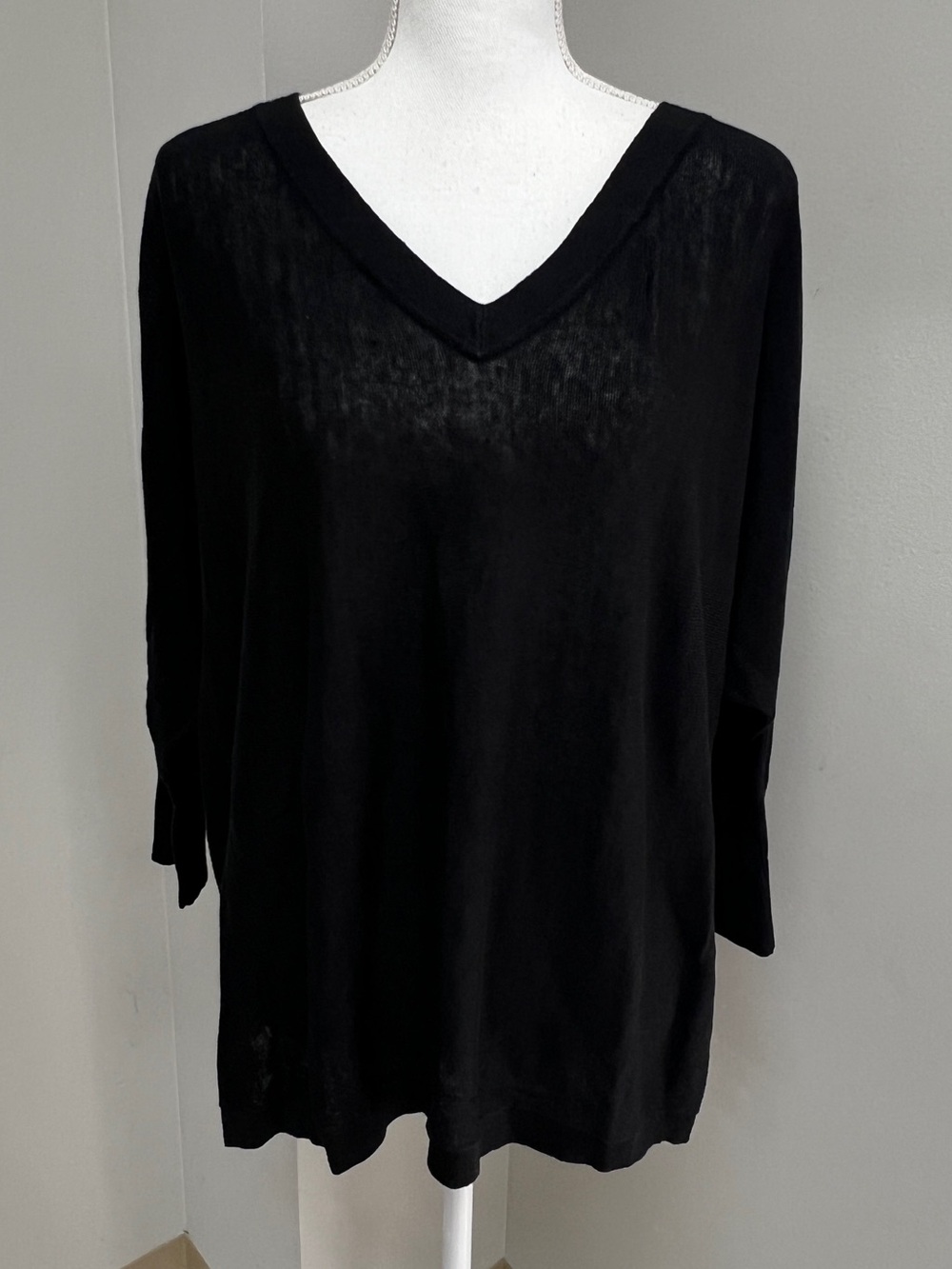 Garnet Hill Linen Oversized V-Neck Sweater in Black Size M NWT